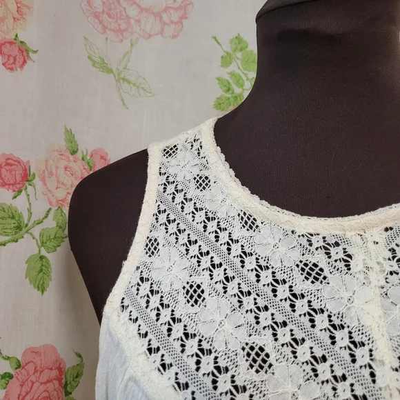 AEO Sheer Blouse - Picture 2 of 6